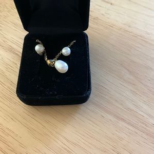 White freshwater pearl set